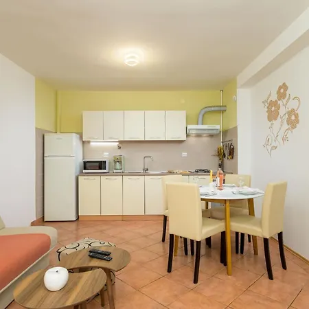 Silvana By Interhome Appartement
